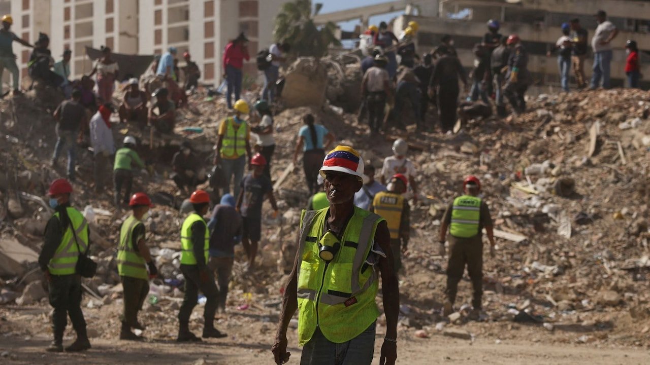 Delayed Orders, Missing Gear: What Hindered Venezuela's Quake Response