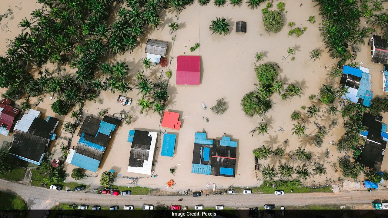Man Swims For 3 Hours Through Floodwaters To Check On His Parents In China
