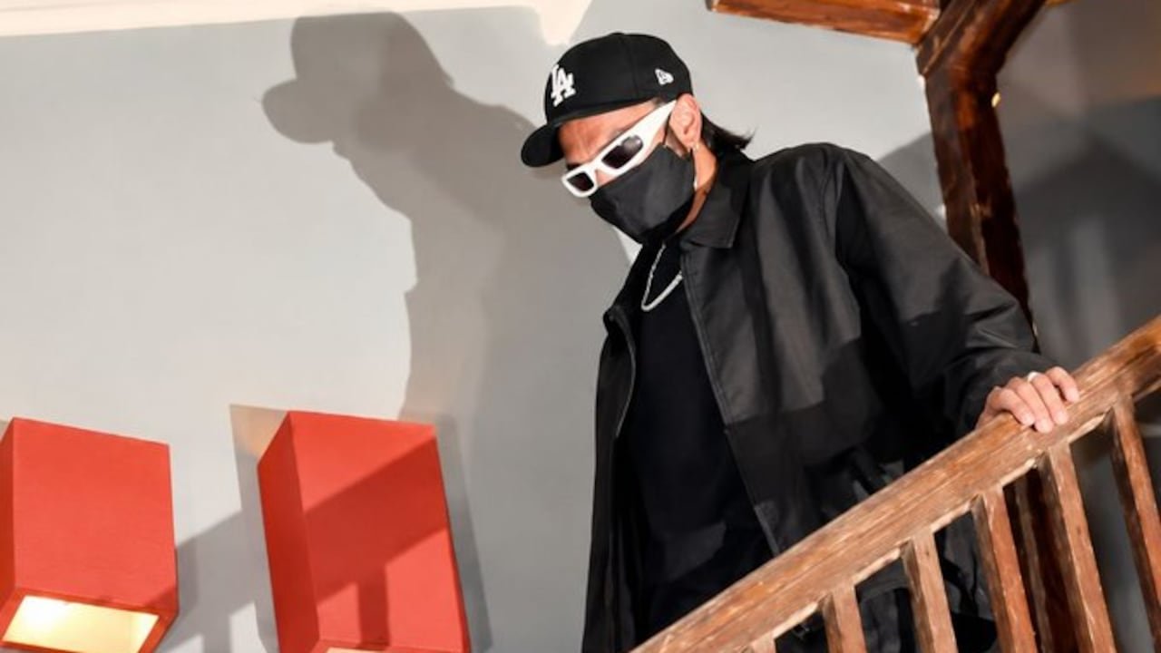Ahead Of Pralay Shoot, Ranveer Singh Hides New Look During His Visit To Hansal Mehta's Office