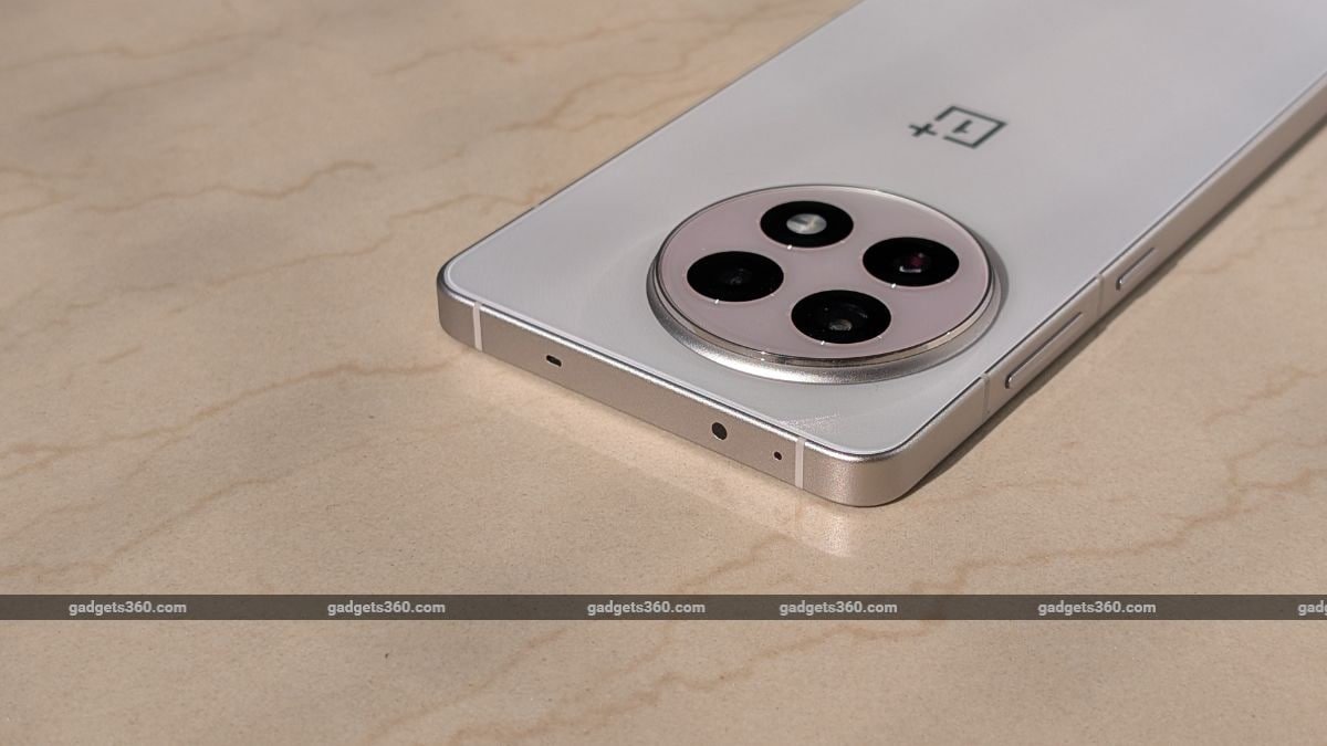 Best Smartphones With AI Camera Features: Samsung Galaxy S26 Ultra, Pixel 10, More