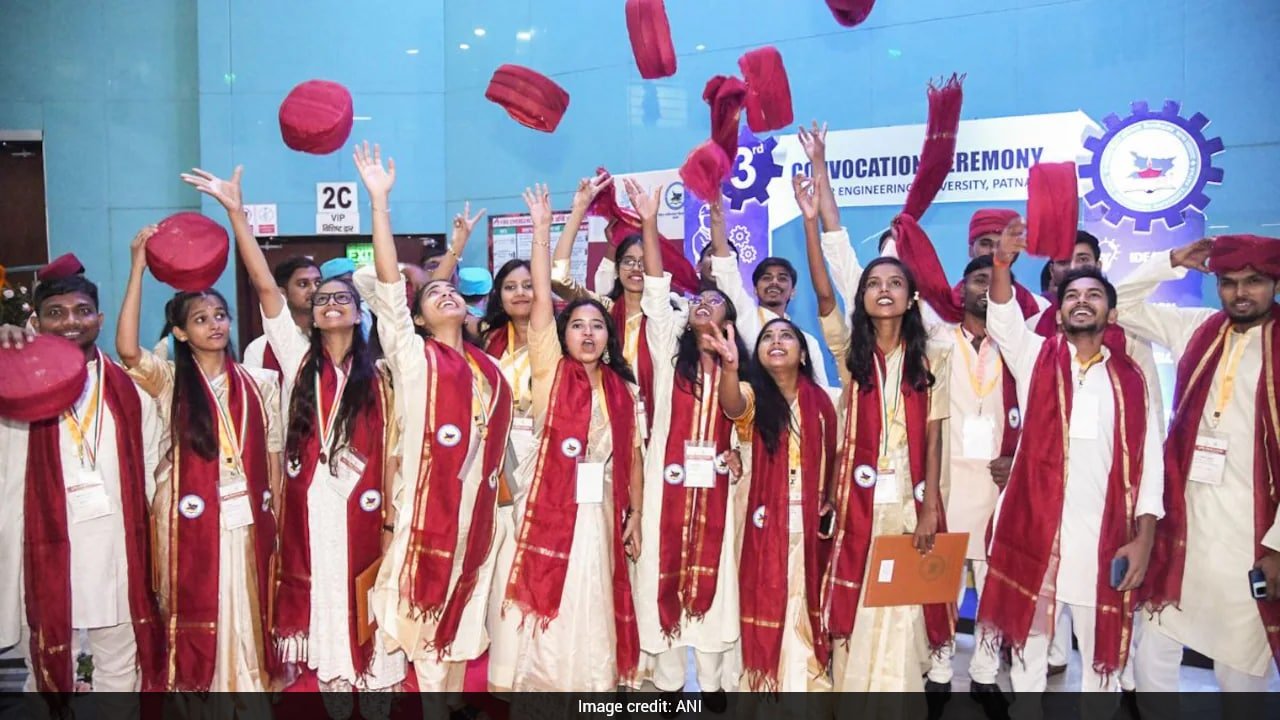 STEM Enrolment Crosses 1 Crore Mark, Women's Share Rises To 44%: Government Report
