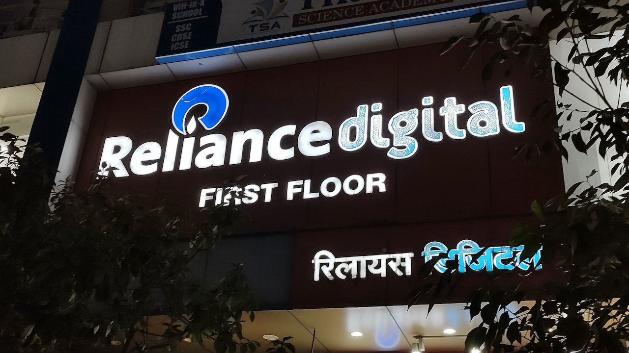 Reliance Retail To Rapidly Scale Online Business, Expand Dark Stores To Boosts Margins, Earnings Growth