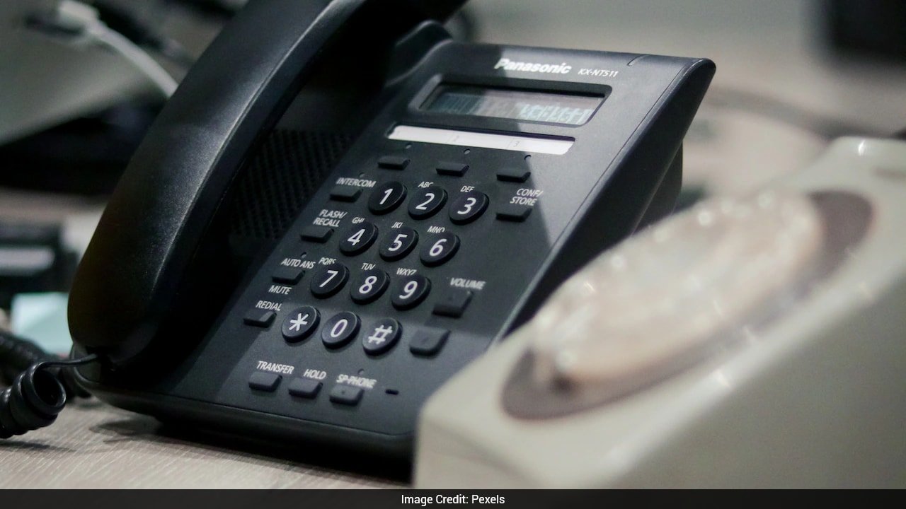 Woman Recalls Life Before Smartphones, Highlights Technology's Transformation