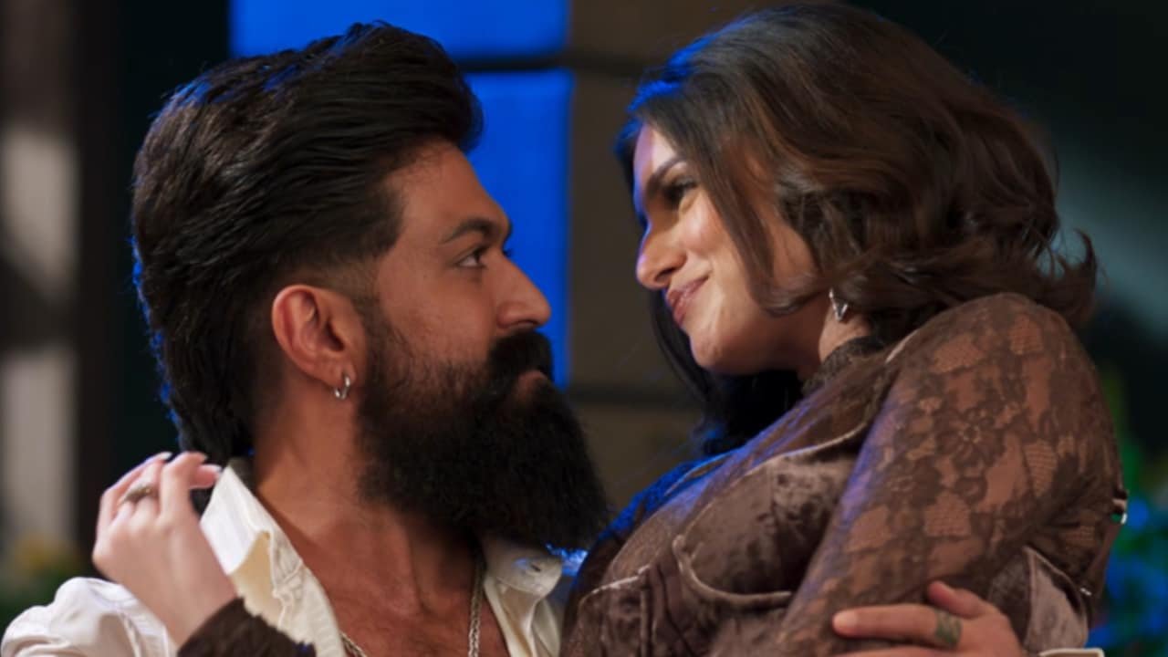 Toxic Song 'Manamohaka' Out: Yash's Romance With Tara Sutaria, Kiara Advani Sparks Mixed Reactions Online