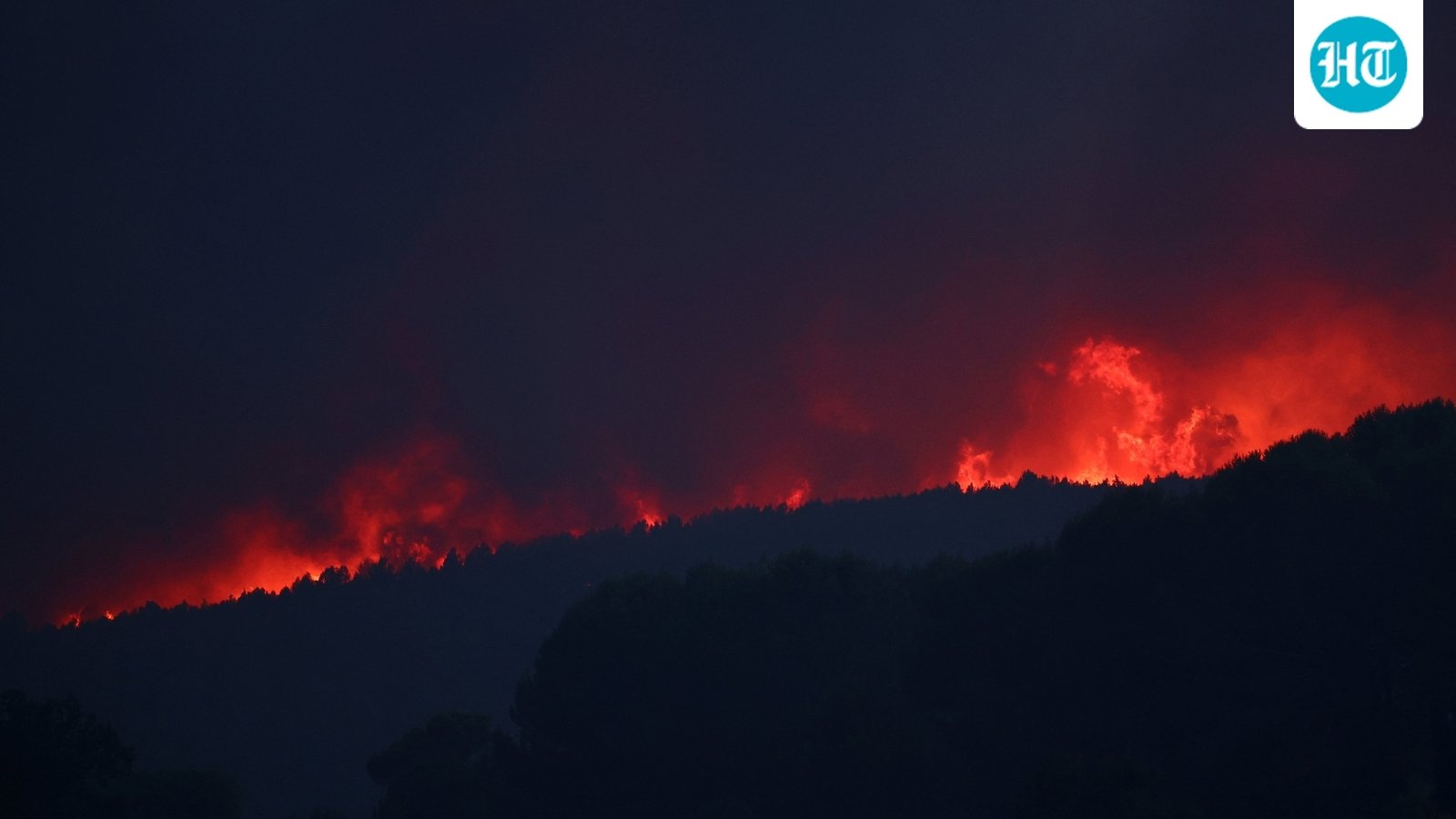 Hundreds flee as wildfire rips through southern France