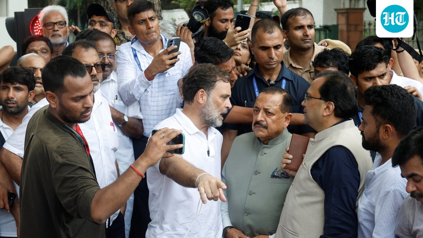 'Attempt was made to humbly explain': Minister on talks with Rahul Gandhi at dharna over CJP crackdown