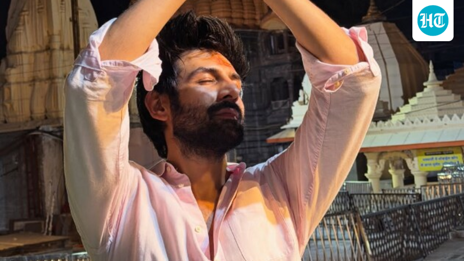 Kartik Aaryan seeks Lord Shiva's blessings at Mahakaleshwar Temple after winning 1st National Award for Chandu Champion