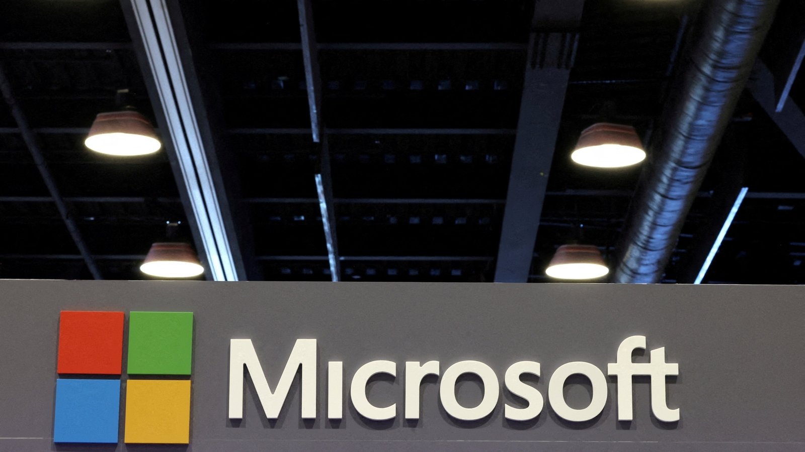 Microsoft outage disrupts Microsoft 365, Teams and Outlook services worldwide