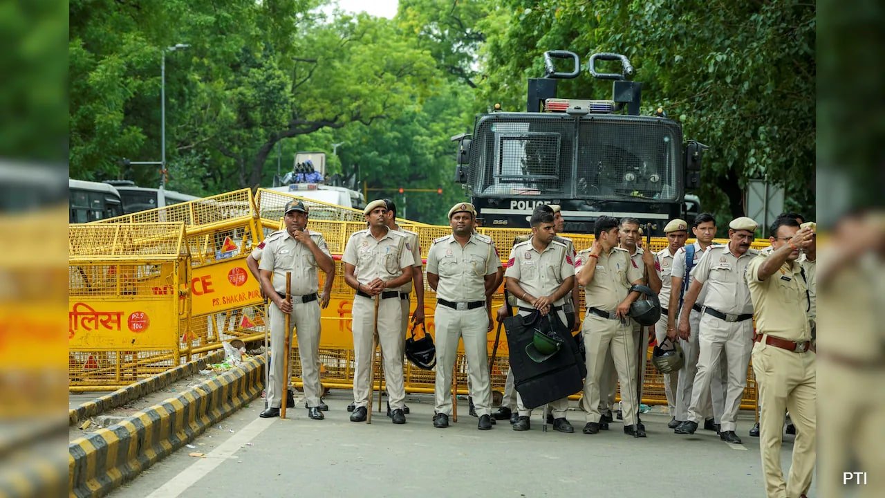 Delhi Police Cancels Leaves Of All Personnel Amid Jantar Mantar Protest