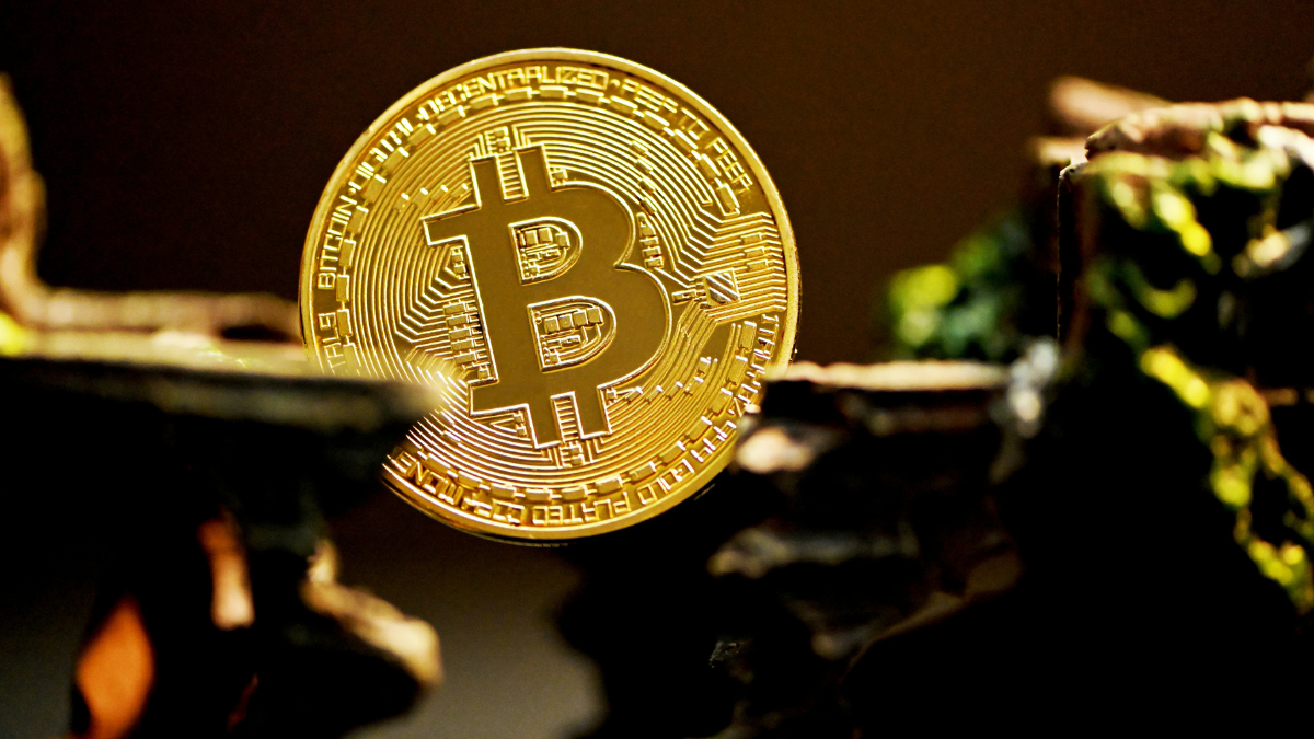 Bitcoin Slips Below $66,000 as Middle East Tensions Pressure Crypto Market