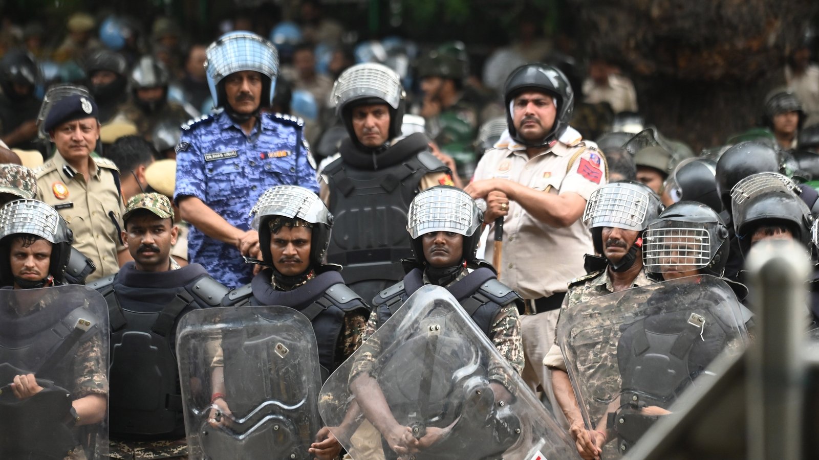 CJP withdraws protest, govt agrees to drop all police cases against students