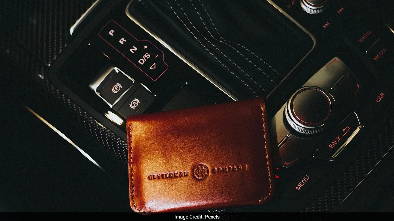 Bengaluru Cab Driver Goes Extra Mile To Return Passenger's Lost Wallet, Wins Hearts Online