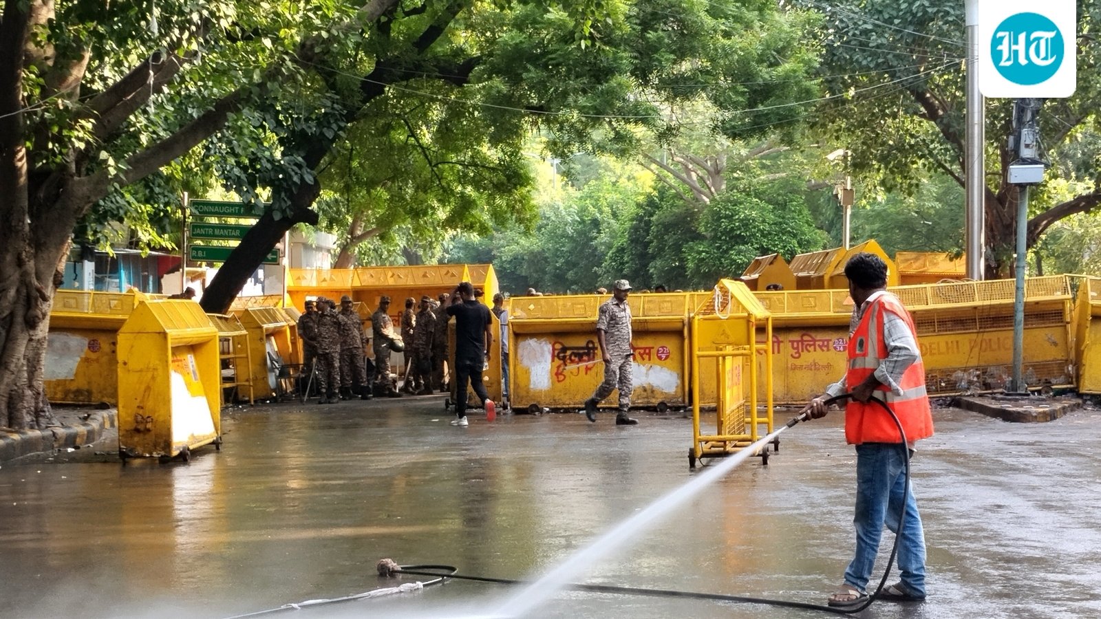 Jantar Mantar deserted after CJP calls off protest, municipal corporation steps in to clean | Videos