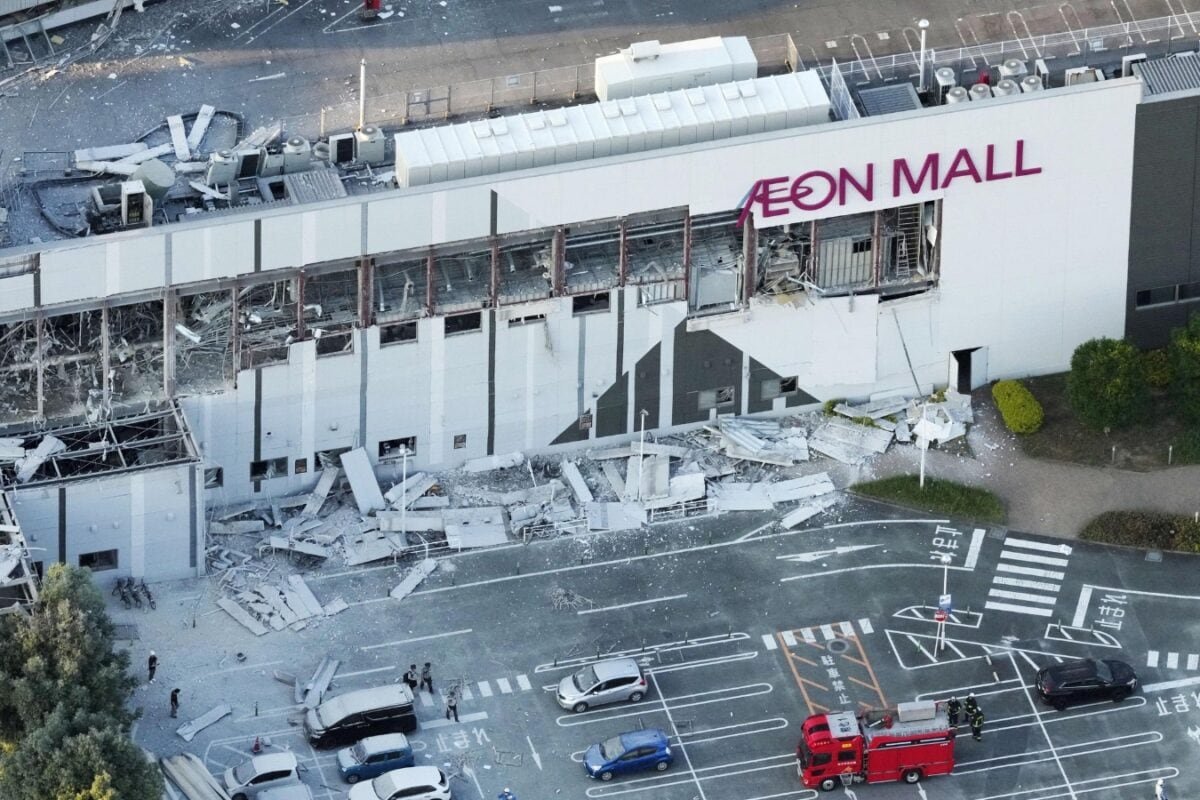 Japan Earthquake: Several Killed In Kyushu Mall Collapse As Strong Tremors Wreak Havoc | Videos