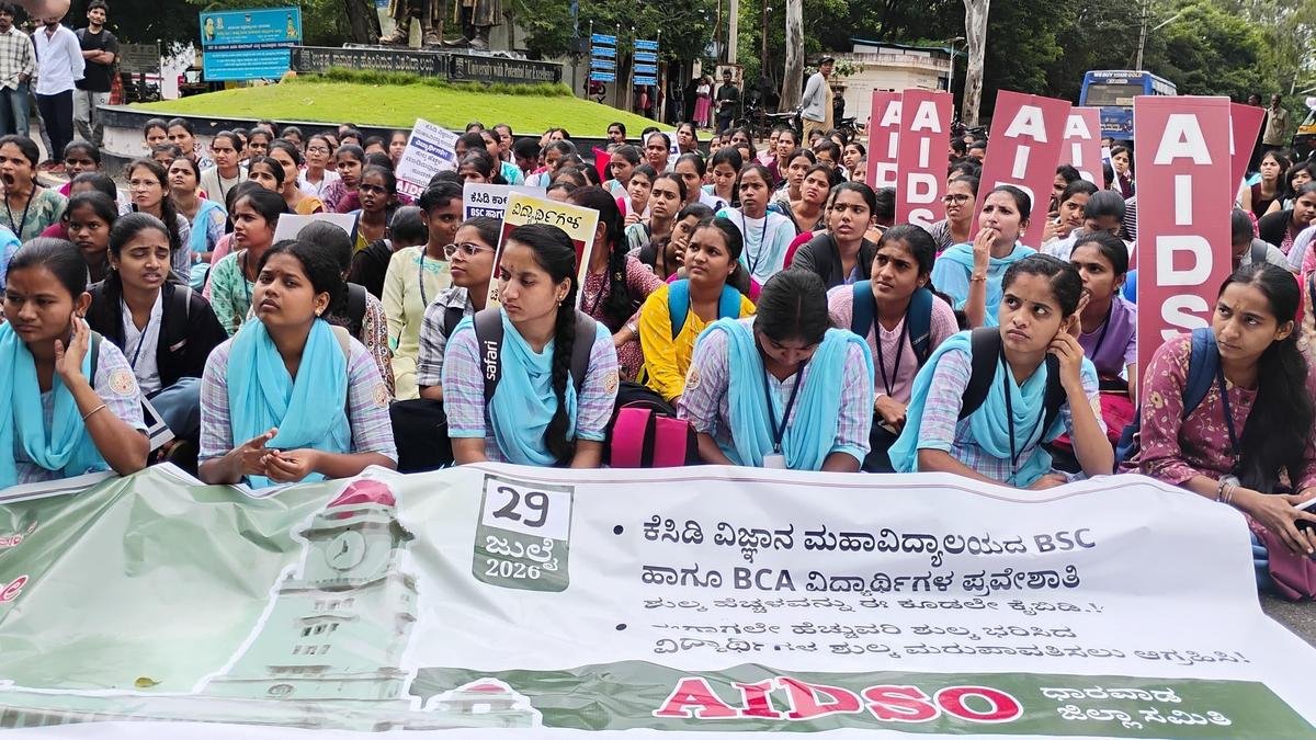 ‘University Chalo’ protest held against fee hike in Dharwad