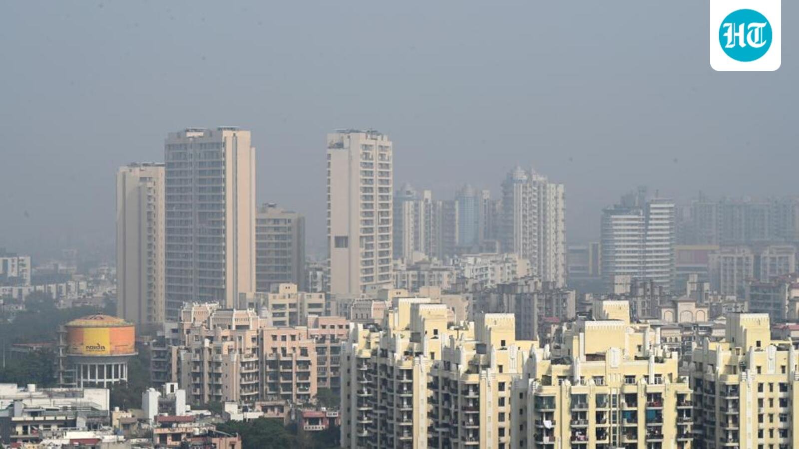 Residents flag faulty streetlights in Sector 43, Noida