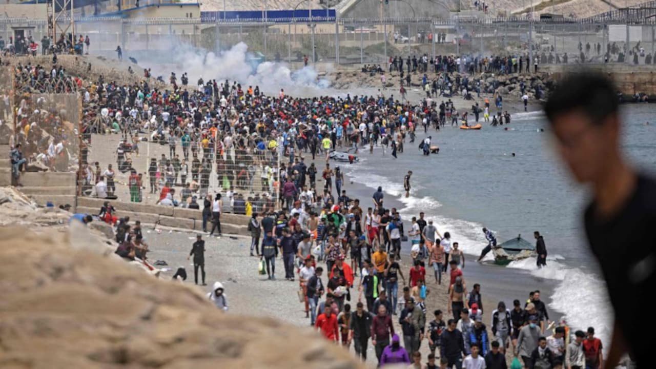 Ceuta Viral Videos: Chaotic Scenes, Stabbing, Explosion Caught On Camera Amid Border Emergency 