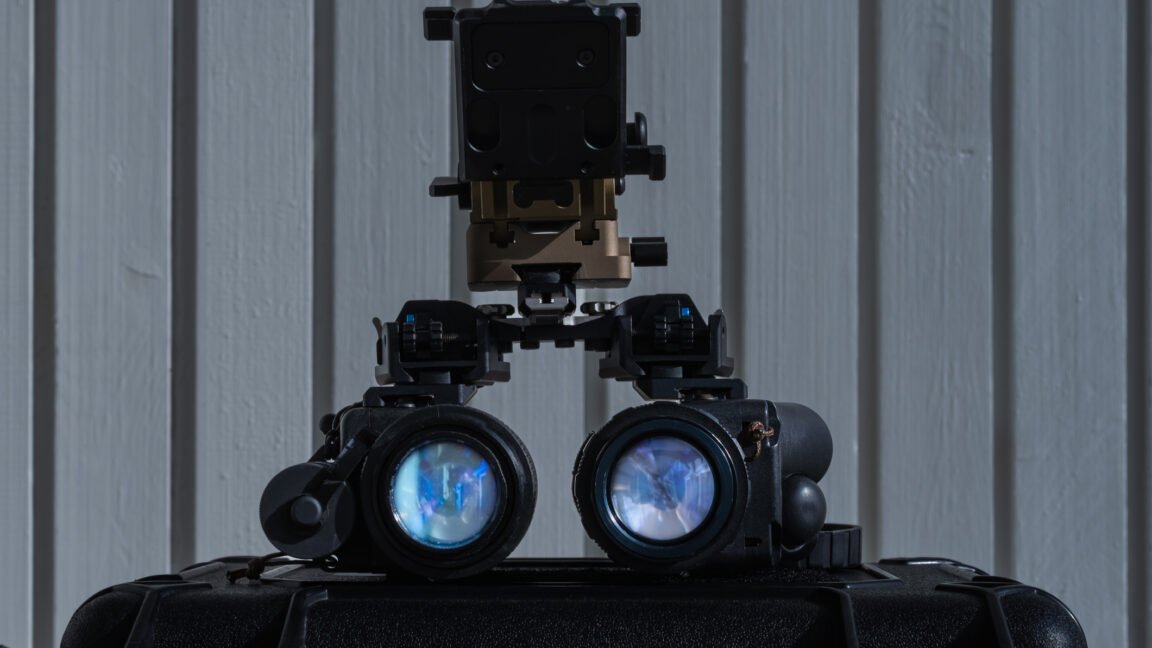 Researchers devise a full-color night vision goggle