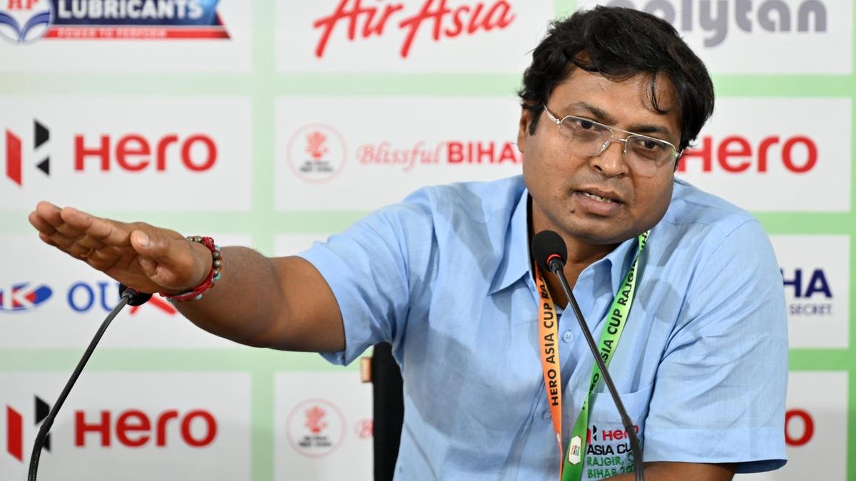 Tirkey slams Hockey India DG, seeks detailed response on jersey change queries