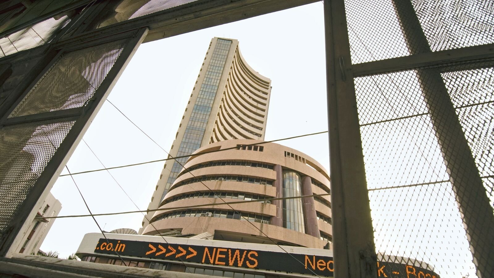 Top Gainers & Losers on 4 August: LIC, Dabur India, Urban Company, DLF, PB Fintech, Kalyan Jewellers among top losers