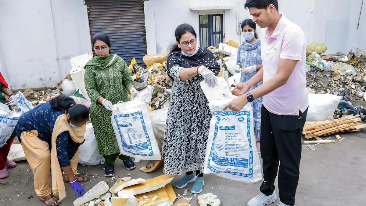 MCC removes 83 tonnes of garbage from C.V. Road