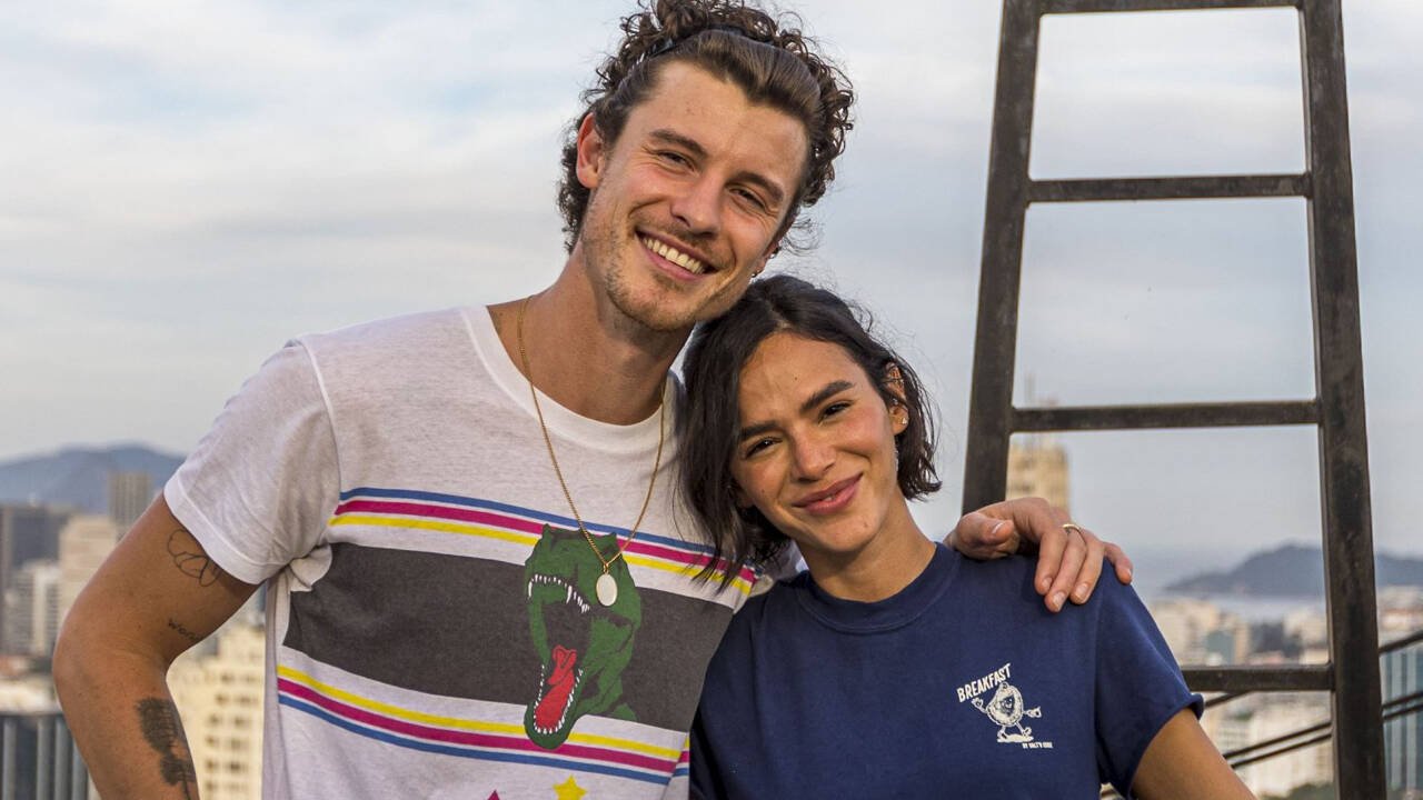 Shawn Mendes makes romance with Bruna Marquezine Insta-official - PICS