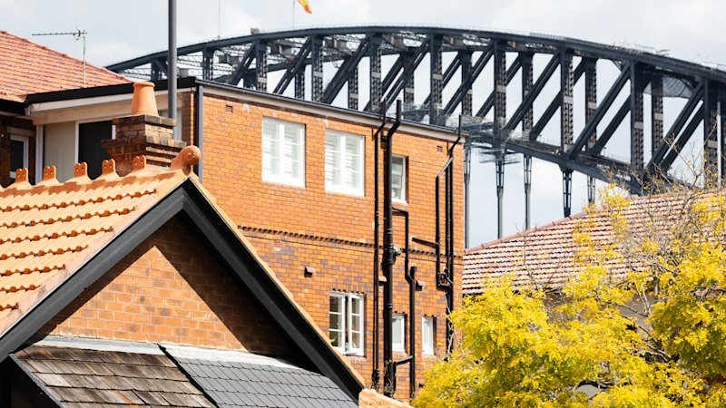 Federal budget is improving housing affordability, Chris Minns says