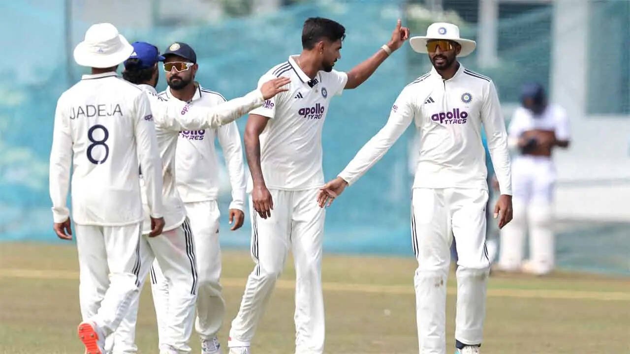 IND vs SL Live: Kuldeep strikes after tea, removes Wickramasinghe for 31