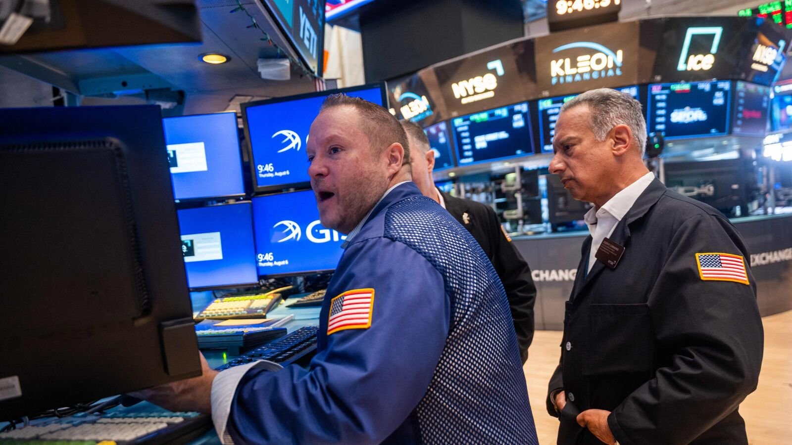 Wall Street: S&P 500, Nasdaq edge higher after jobs data