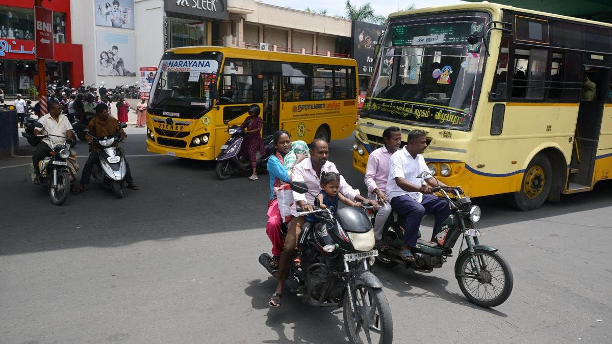 Regulate traffic at Four Roads in Salem, demand commuters