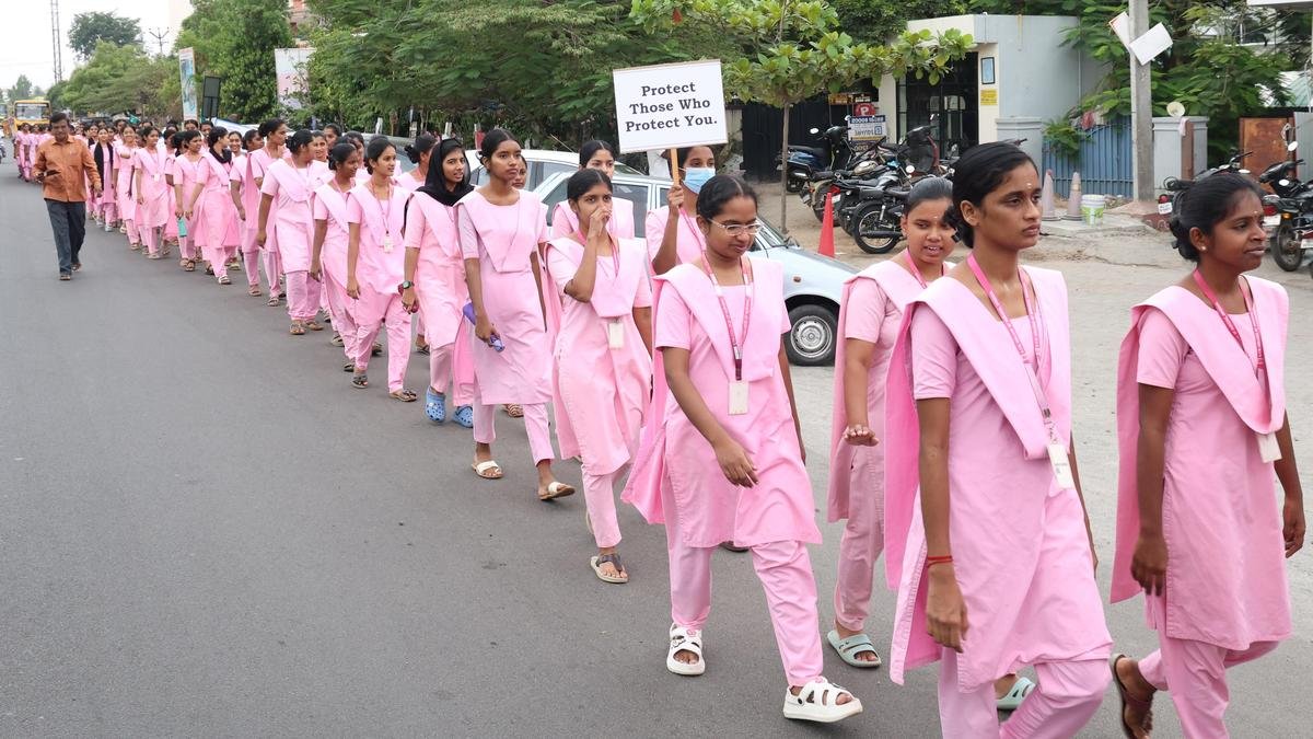 Doctors, nurses take out rally in Dindigul