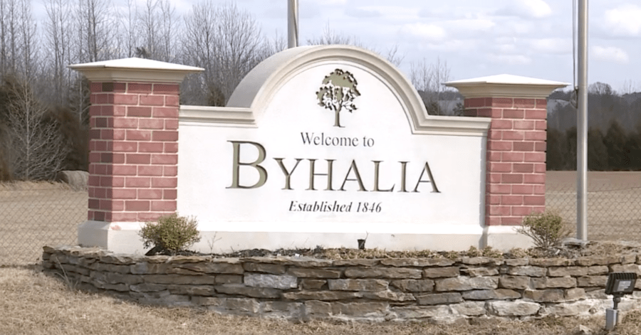 Byhalia, MS standoff ends with suspect dead after he fires at officers