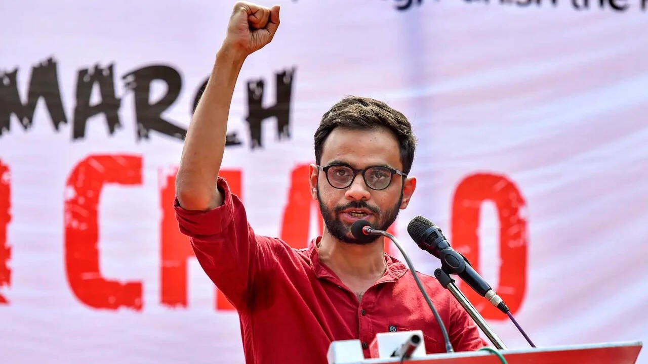 After JNU cancels venue, Umar Khalid book discussion held outside amid ABVP protests