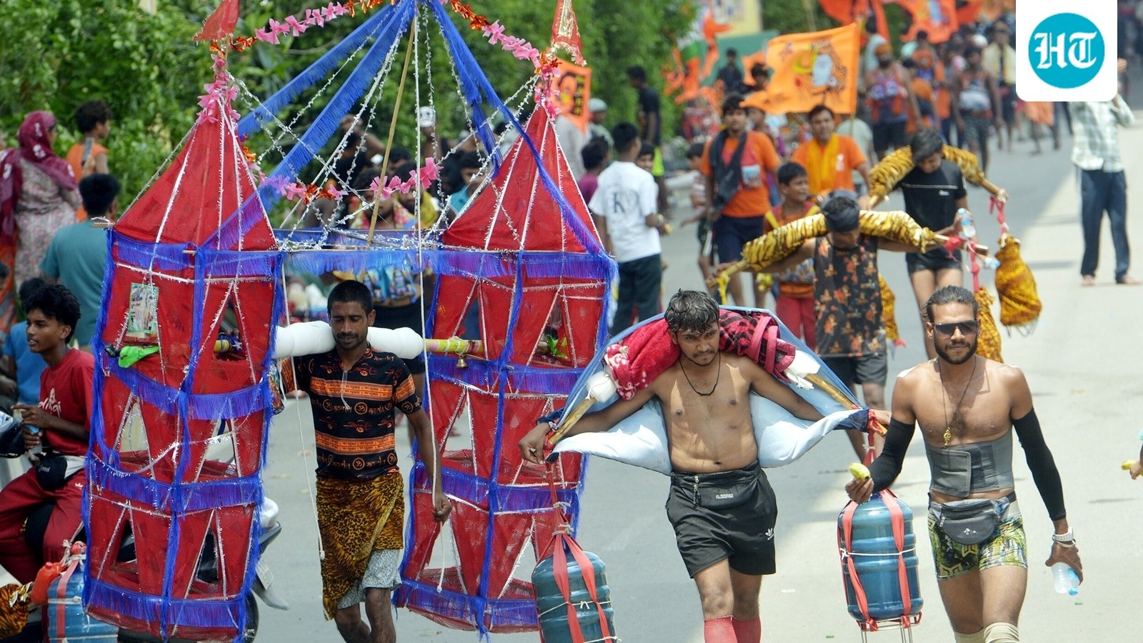 Kanwariyas form human chain to let Muslim man's funeral procession cross highway