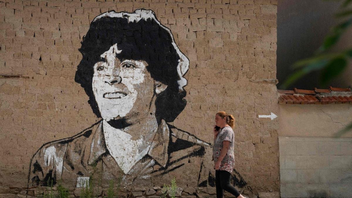 Doctors ignored 'warning signs' before Maradona's death, court hears