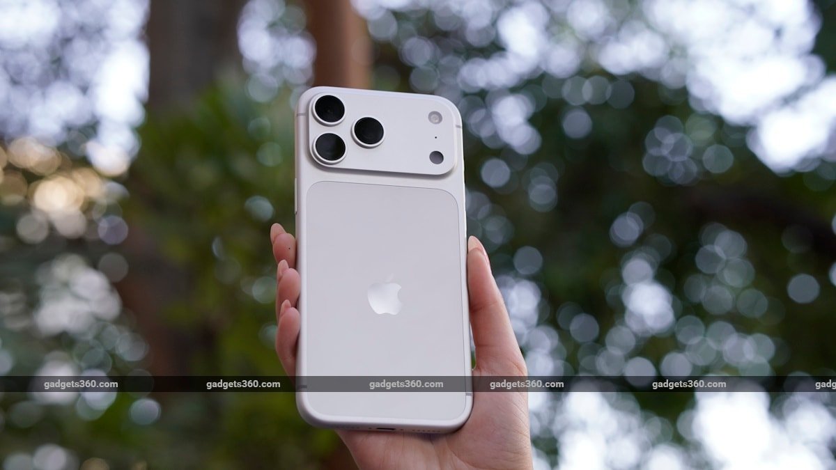 Apple Reportedly Secures Better Deal for iPhone 18 Pro Series’ OLED Panels; iPhone 18 Leak Hints at New Upgrades