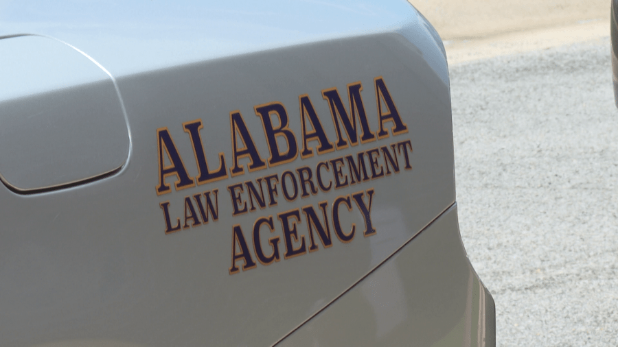 Two-vehicle crash causes lane closure on Highway 31 in Limestone County
