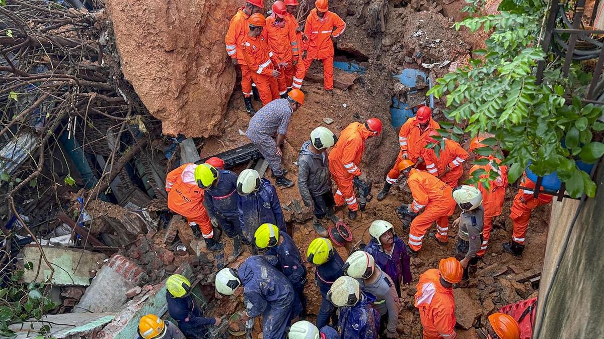 Ghatkopar landslip toll rises to eight; residents uncertain over evacuation