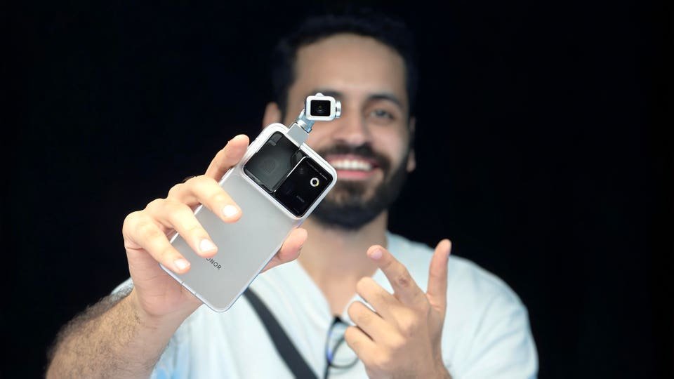 The Honor Robot Phone Is A Ridiculous Idea That Actually Works