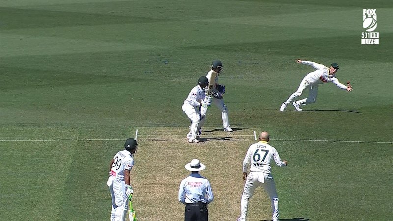 Smith drops sharp chance