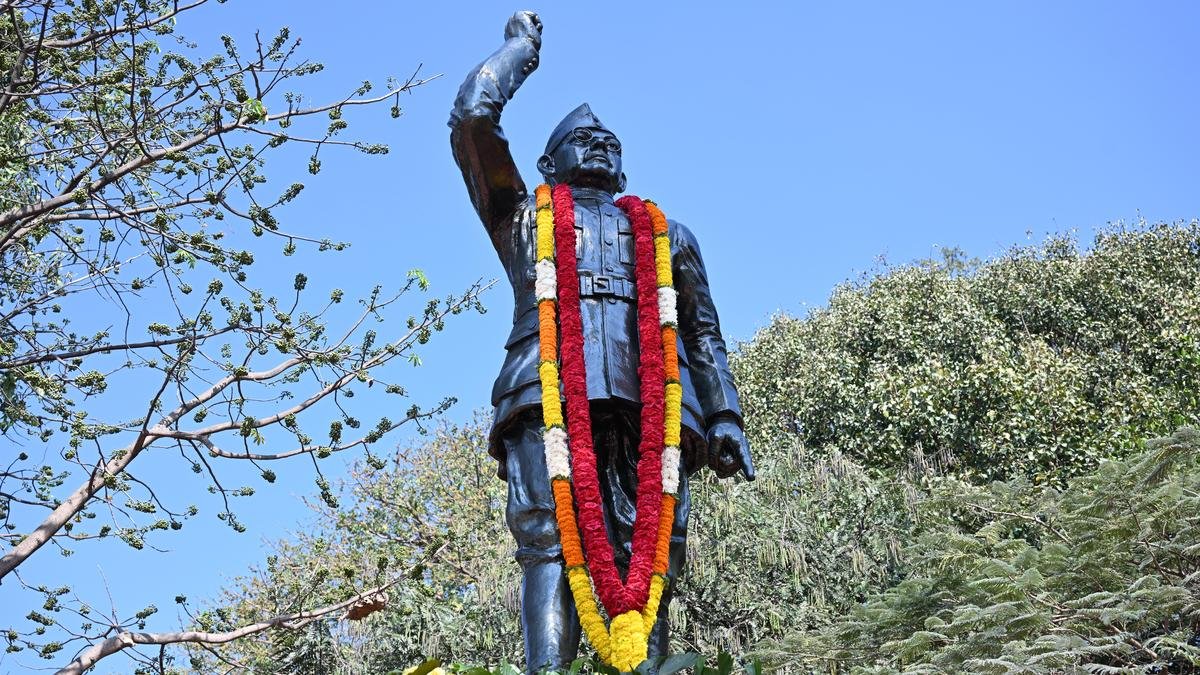 Controversy over derogatory remarks directed at Netaji in Bengal | Explained