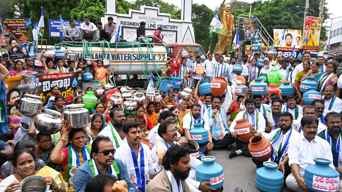 YSRCP stages protest over drinking water crisis, hits out at govt.