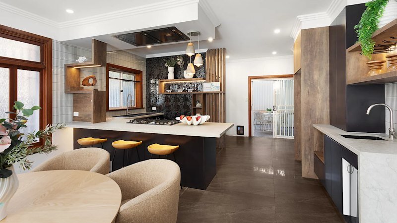 Local family wins keys to $3.5m Bondi semi as bidder fails to show