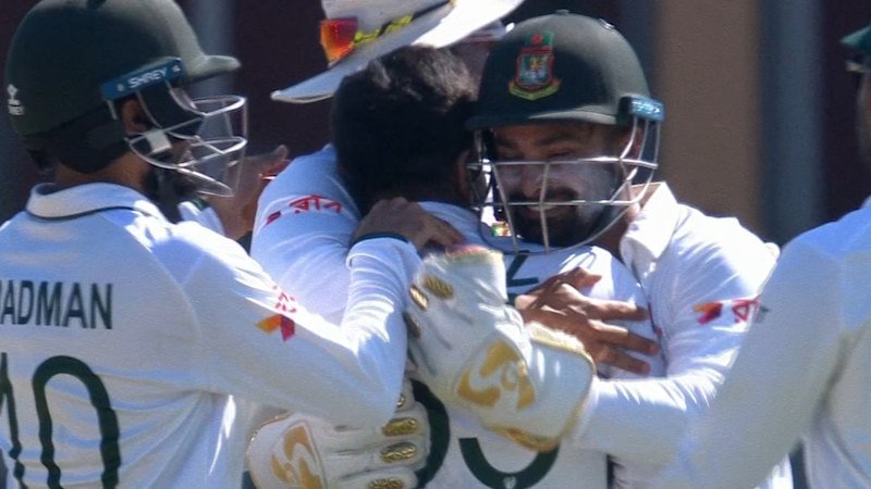 Carey crumbles as Bangladesh edge closer to storied victory