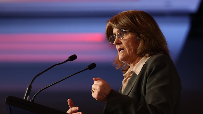 ‘Unhelpful passivity’: RBA’s inflation strategy criticised by former officials