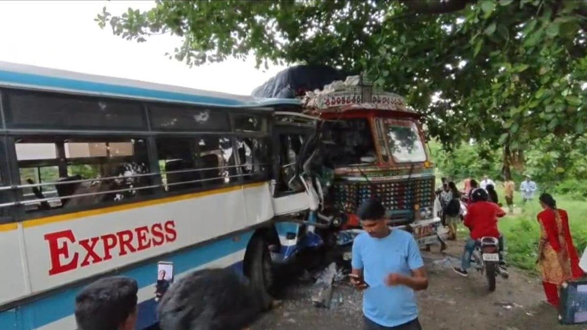 20 passengers injured in TGSRTC bus-lorry collision in Jagtial district