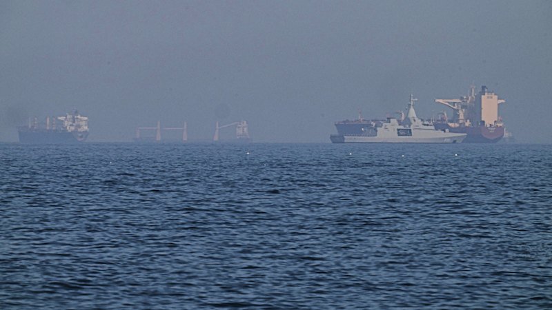 Trump threatens to bomb Oman, as Iran truce expires