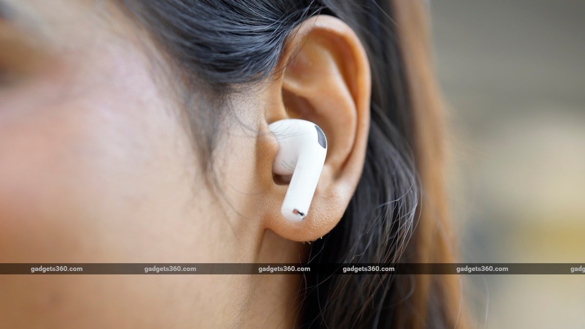 Apple’s AirPods With Built-In Cameras Spotted in macOS Video; Visual Intelligence Features Teased