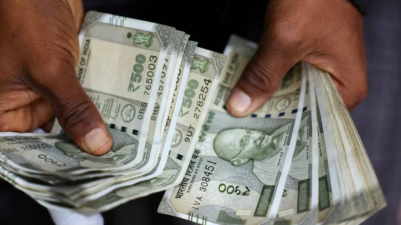Rupee banknotes in circulation triple US dollar bills, nearly six times euro notes