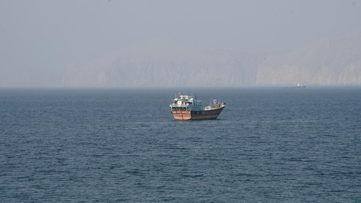 Hormuz crossings rise slightly from August 15, remain in single digits, data shows